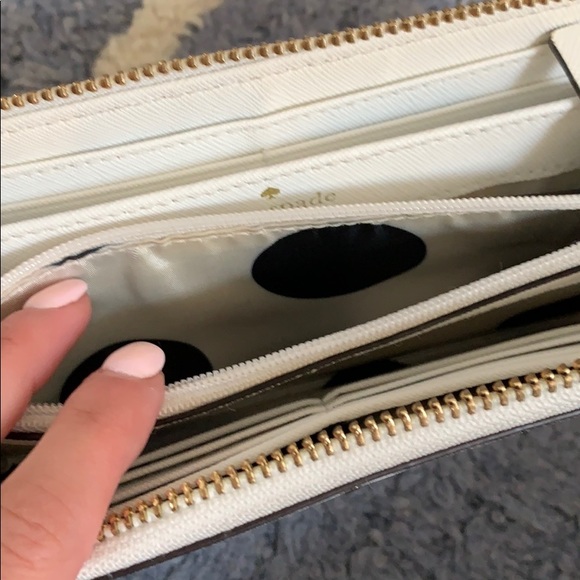 Kate Spade White Wallet - Picture 3 of 8